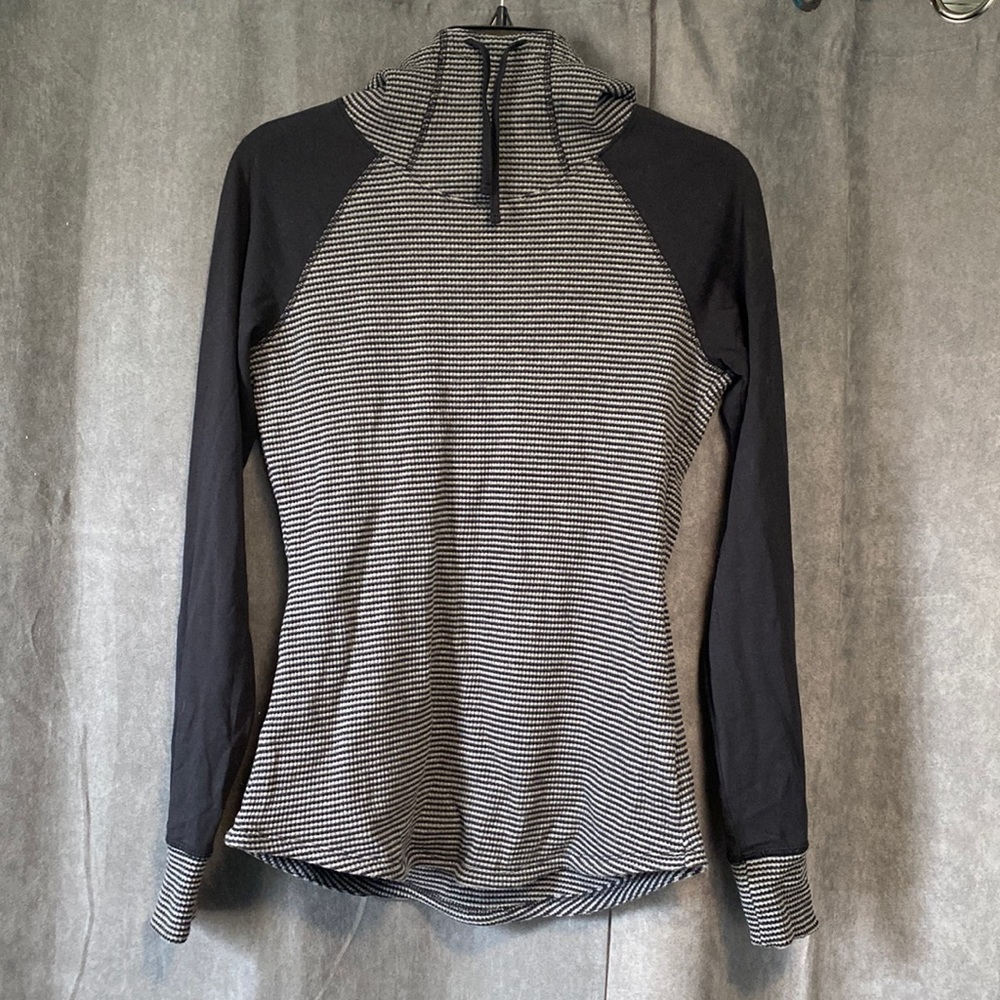 Columbia hooded long sleeve MEDIUM